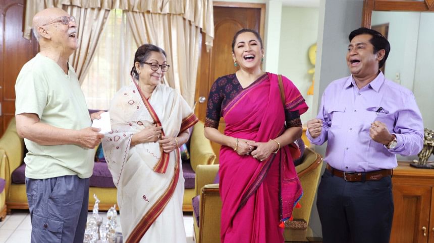 'রটে বটে-ঘটে না' নাটকের একটি দৃশ্য। ছবি: সংগৃহীত 'রটে বটে-ঘটে না' নাটকের একটি দৃশ্য। ছবি: সংগৃহীত