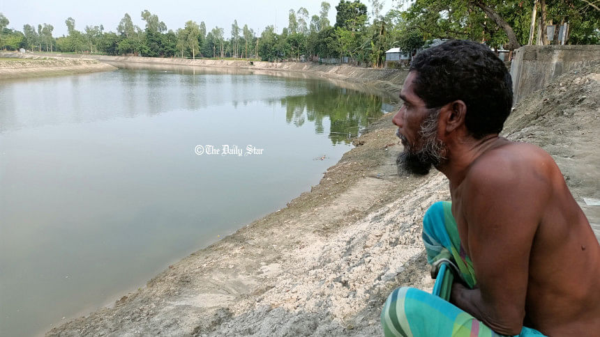 প্রভাবশালীদের কারণে কুড়িগ্রামের টোপের বাজার বিলে বঞ্চিত প্রকৃত মৎস্যজীবীরা