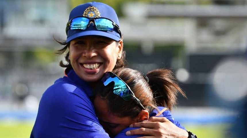 Jhulan Goswami & Harmanpreet Kaur Jhulan Goswami & Harmanpreet Kaur