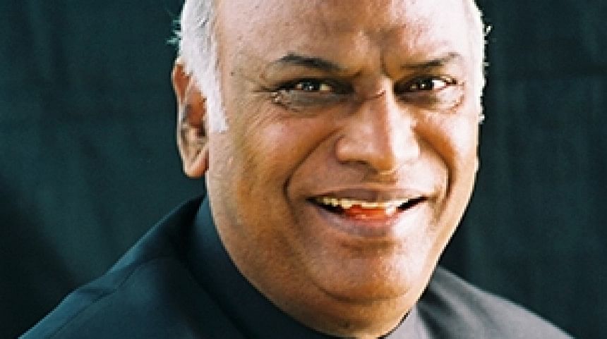 কংগ্রেসের নতুন সভাপতি মল্লিকার্জুন খাড়গে। ছবি: উইকিপিডিয়া কংগ্রেসের নতুন সভাপতি মল্লিকার্জুন খাড়গে। ছবি: উইকিপিডিয়া