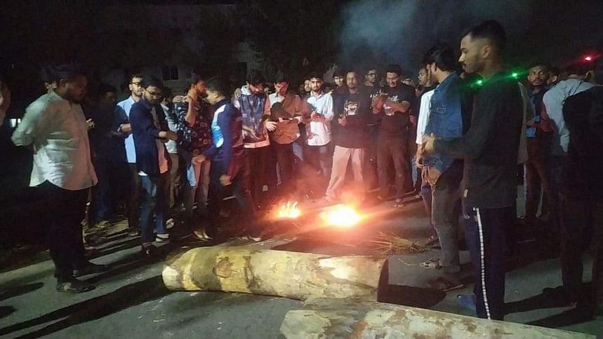পবিপ্রবিতে ছাত্রলীগের কমিটি গঠন, মহাসড়ক অবরোধ-বিক্ষোভ পবিপ্রবিতে ছাত্রলীগের কমিটি গঠন, মহাসড়ক অবরোধ-বিক্ষোভ