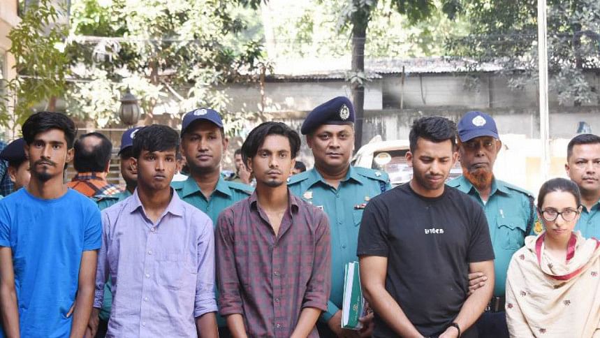 চকবাজার মসজিদ কমিটির সভাপতি হত্যায় নাতি-নাতনিসহ গ্রেপ্তার ৫ চকবাজার মসজিদ কমিটির সভাপতি হত্যায় নাতি-নাতনিসহ গ্রেপ্তার ৫