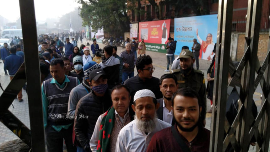 ইতিহাসের সাক্ষী হতে ভোর ৫টায় মেট্রো স্টেশনে ইতিহাসের সাক্ষী হতে ভোর ৫টায় মেট্রো স্টেশনে