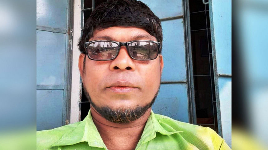 পুলিশ পরিচয়ে তুলে নেওয়ার ৪ দিনেও খোঁজ মেলেনি স্কুল শিক্ষকের পুলিশ পরিচয়ে তুলে নেওয়ার ৪ দিনেও খোঁজ মেলেনি স্কুল শিক্ষকের