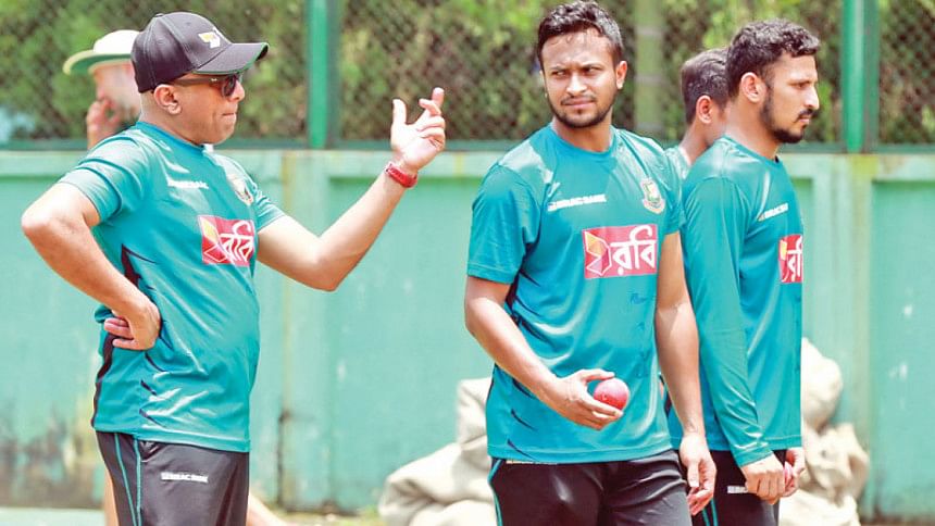 chandika hathurusingha and SHakib al hasan chandika hathurusingha and SHakib al hasan