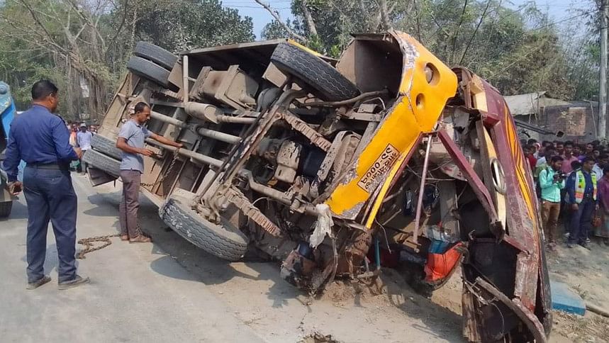 রংপুরে বাস খাদে পড়ে নিহত ২ রংপুর, গঙ্গাচড়া, সড়ক দুর্ঘটনা,