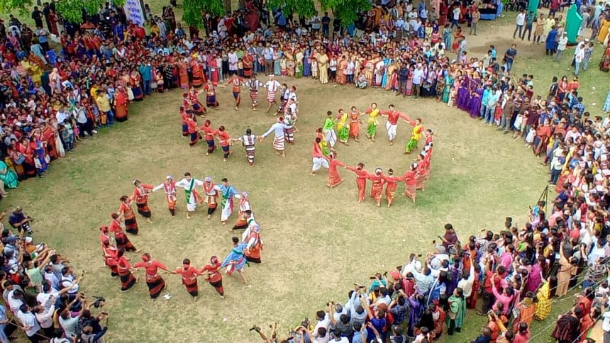 বিজু-সাংগ্রাই-বিহু-বৈসুক-বিষু-সাংক্রান উপলক্ষে ৫ দিনব্যাপী মেলা শুরু | The  Daily Star Bangla