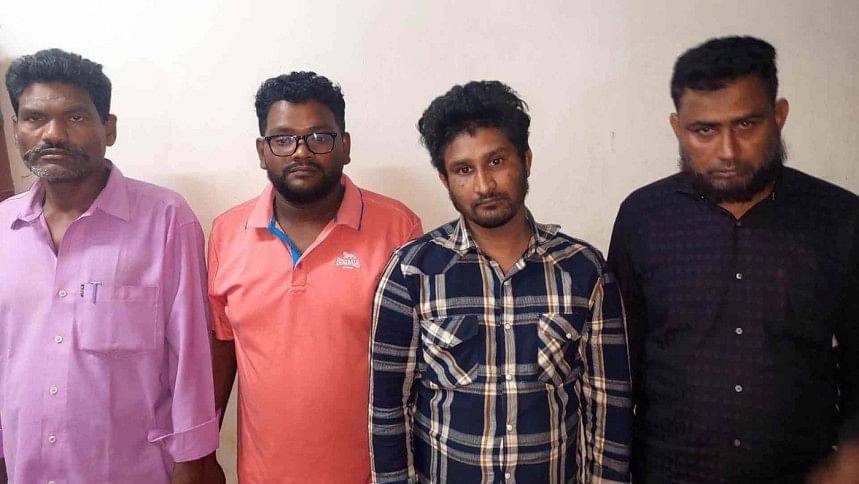 ডলার জালিয়াত চক্রের প্রধান বেলায়েতসহ গ্রেপ্তার ৪