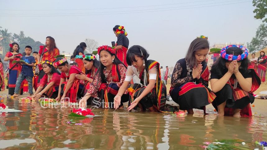 ফুল ভাসিয়ে পাহাড়ে বর্ষবরণ শুরু বিজু উৎসব, সাংগ্রাই, সাংলান,