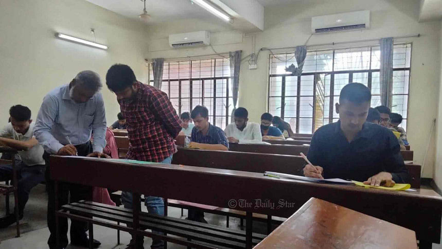 জাবি ভর্তি পরীক্ষা: প্রতি আসনের বিপরীতে ১৩৫ শিক্ষার্থী জাবি ভর্তি পরীক্ষা