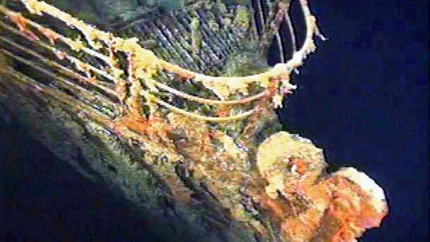 আটলান্টিক সমুদ্র থেকে ১২ হাজার ৬০০ ফুট গভীরে টাইটানিকের ধ্বংসাবশেষ। ছবি: রয়টার্স আটলান্টিক সমুদ্র থেকে ১২ হাজার ৬০০ ফুট গভীরে টাইটানিকের ধ্বংসাবশেষ। ছবি: রয়টার্স