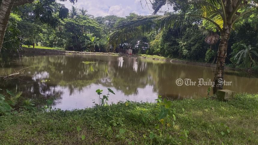 ১ কিলোমিটার খালে ৮ বাঁধ, ৫০০ একর কৃষি জমিতে জলাবদ্ধতা ১ কিলোমিটার খালে ৮ বাঁধ, ৫০০ একর কৃষি জমিতে জলাবদ্ধতা