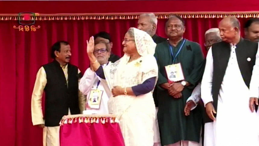 সমাবেশ মঞ্চে প্রধানমন্ত্রী শেখ হাসিনা সমাবেশ মঞ্চে প্রধানমন্ত্রী শেখ হাসিনা