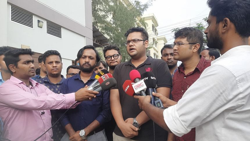 খুমেকে ইন্টার্ন চিকিৎসকদের কর্মবিরতি, শিক্ষার্থীদের বিক্ষোভ সাময়িক স্থগিত খুমেকে ইন্টার্ন চিকিৎসকদের কর্মবিরতি, শিক্ষার্থীদের বিক্ষোভ সাময়িক স্থগিত