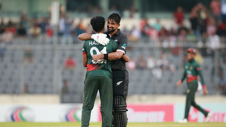Hasan Mahmud & Ish Sodhi Hasan Mahmud & Ish Sodhi