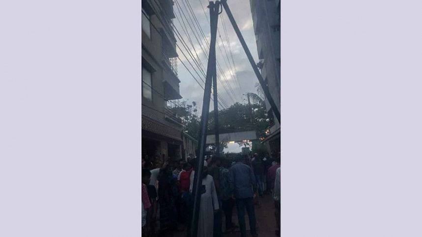 মিরপুরে বিদ্যুৎস্পৃষ্ট হয়ে ২ শ্রমিক নিহত, আহত ৩ মিরপুরে বিদ্যুৎস্পৃষ্ট হয়ে ২ শ্রমিক নিহত, আহত ৩