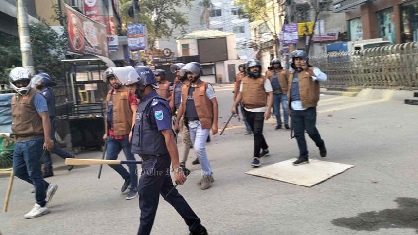 চাষাঢ়ায় বিএনপি-পুলিশ ধাওয়া পাল্টা-ধাওয়া, গুলি চাষাঢ়ায় পুলিশ