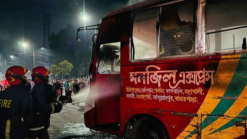 এবার গুলিস্তানে একটি যাত্রীবাহী বাসে আগুন এবার গুলিস্তানে একটি যাত্রীবাহী বাসে আগুন