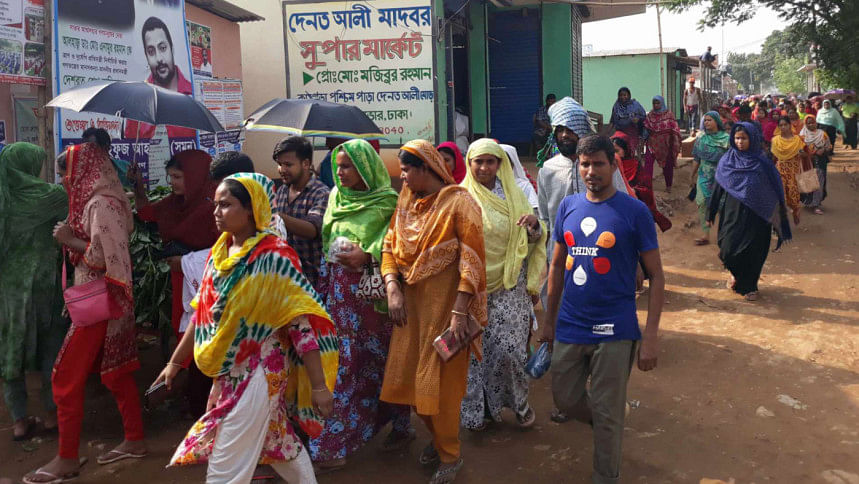 ৭ দিন পর কাজে ফিরেছেন শ্রমিকরা, শান্ত শিল্পাঞ্চল আশুলিয়া ৭ দিন পর কাজে ফিরেছেন শ্রমিকরা, শান্ত শিল্পাঞ্চল আশুলিয়া