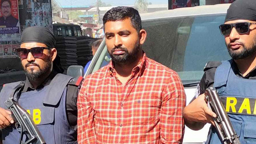 উত্তরায় ‘বাসে আগুন দিয়ে পালানোর সময়’ ছাত্রদল নেতা আটক উত্তরায় ‘বাসে আগুন দিয়ে পালানোর সময়’ ছাত্রদল নেতা আটক