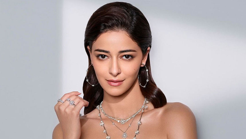 প্রথম আয় দিয়ে কী করেছিলেন অনন্যা পান্ডে অনন্যা পান্ডে, সিদ্ধার্থ চতুর্বেদী, আদর্শ গৌরব, অনন্যা পান্ডের বাবার নাম, অনন্যা পান্ডের বয়স, অনন্যা পান্ডে কে, বলিউড,