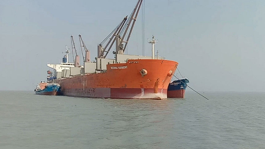 পায়রা বন্দরে এলপিজিবাহী জাহাজ পায়রা বন্দরে এলপিজিবাহী জাহাজ