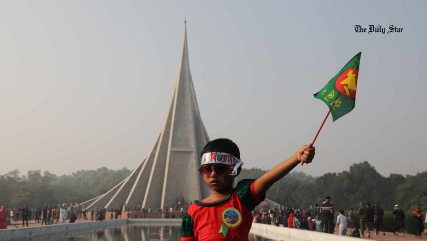 জাতীয় স্মৃতিসৌধে আসেন সর্বস্তরের মানুষ জাতীয় স্মৃতিসৌধে আসেন সর্বস্তরের মানুষ