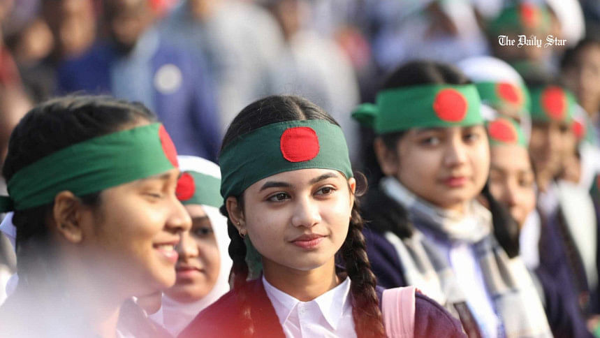 বীর শহীদদের প্রতি ফুল দিয়ে শ্রদ্ধা জানিয়েছে সর্বস্তরের মানুষ বীর শহীদদের প্রতি ফুল দিয়ে শ্রদ্ধা জানিয়েছে সর্বস্তরের মানুষ