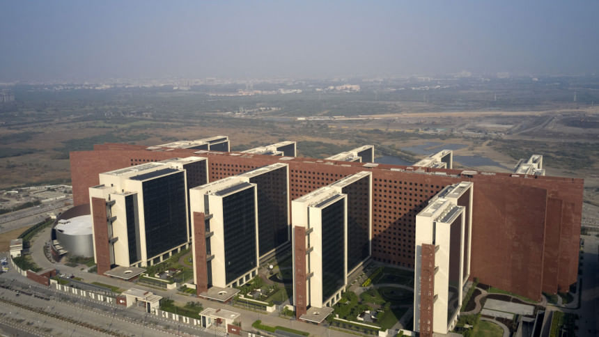 বিশ্বের সবচেয়ে বড় অফিস ভারতের সুরাট ডায়মন্ড বোর্স । ছবি: এসডিবির ওয়েবসাইট থেকে নেওয়া