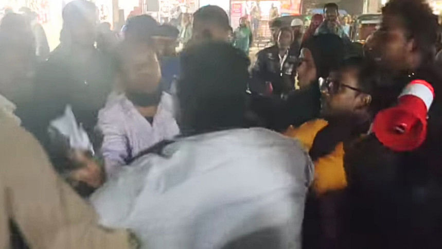 হিরো আলমের ওপর হামলা হিরো আলমের ওপর হামলা