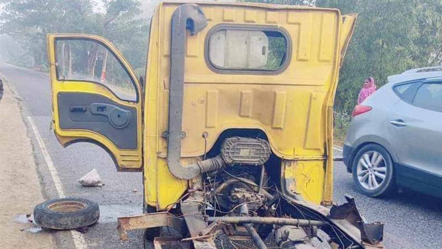 কক্সবাজারে পিকনিক বাস ও পিকআপ ভ্যানের সংঘর্ষে নিহত ৪ কক্সবাজারে পিকনিক বাস ও পিকআপ ভ্যানের সংঘর্ষে নিহত ৪
