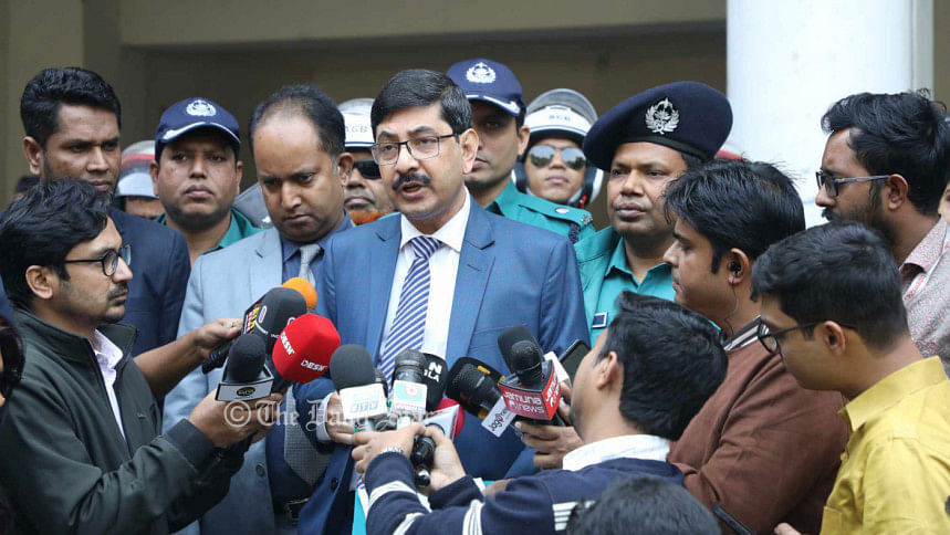 ভোটকেন্দ্রের নিরাপত্তা নিয়ে আমরা উদ্বিগ্ন: ঢাকার রিটার্নিং অফিসার ভোটকেন্দ্রের নিরাপত্তা নিয়ে আমরা উদ্বিগ্ন: ঢাকার রিটার্নিং অফিসার