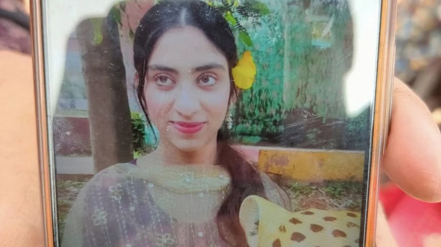 বেনাপোল এক্সপ্রেস ট্রেনে আগুন বেনাপোল এক্সপ্রেস ট্রেনে আগুন