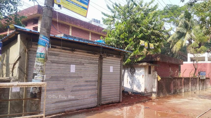 নার্সিং কলেজের ভেতরে পৌরসভার দোকান নির্মাণের অভিযোগ নার্সিং কলেজের ভেতরে পৌরসভার দোকান নির্মাণের অভিযোগ
