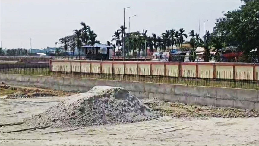 বিএসএফের ‘বাধায়’ বেনাপোলে ট্রাক টার্মিনাল নির্মাণ কাজ বন্ধ বিএসএফের ‘বাধায়’ বেনাপোলে ট্রাক টার্মিনাল নির্মাণ কাজ বন্ধ