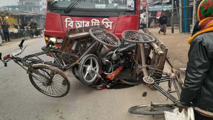 দিনাজপুরে বিআরটিসির বাস-ভ্যান সংঘর্ষে নিহত ৪ দিনাজপুরে বিআরটিসির বাস-ভ্যান সংঘর্ষে নিহত ৪