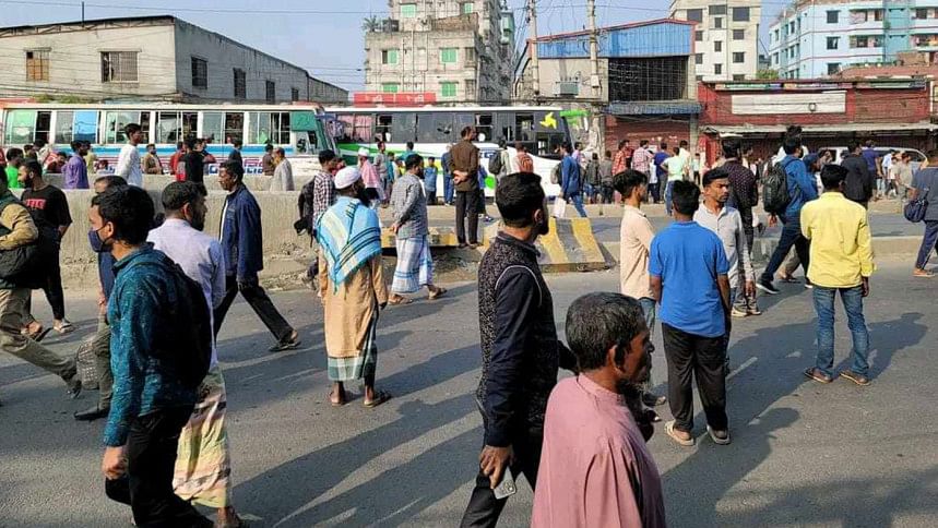 গাজীপুরে সিটি করপোরেশনের গাড়িচাপায় পোশাক শ্রমিক নিহত, মহাসড়ক অবরুদ্ধ গাজীপুরে সিটি করপোরেশনের গাড়িচাপায় পোশাক শ্রমিক নিহত, মহাসড়ক অবরুদ্ধ