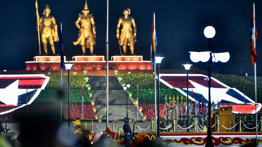 সম্প্রতি মিয়ানমারের রাজধানী নেপিডোতে সশস্ত্র বাহিনীর কুচকাওয়াজ অনুষ্ঠিত হয়। ফাইল ছবি: এএফপি সম্প্রতি মিয়ানমারের রাজধানী নেপিডোতে সশস্ত্র বাহিনীর কুচকাওয়াজ অনুষ্ঠিত হয়। ফাইল ছবি: এএফপি