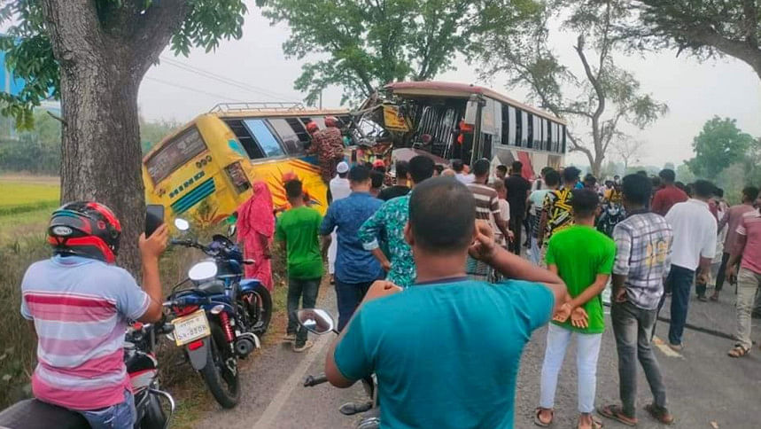 নড়াইলে ২ বাসের সংঘর্ষে চালক নিহত, আহত ২০ নড়াইলে ২ বাসের সংঘর্ষে চালক নিহত, আহত ২০
