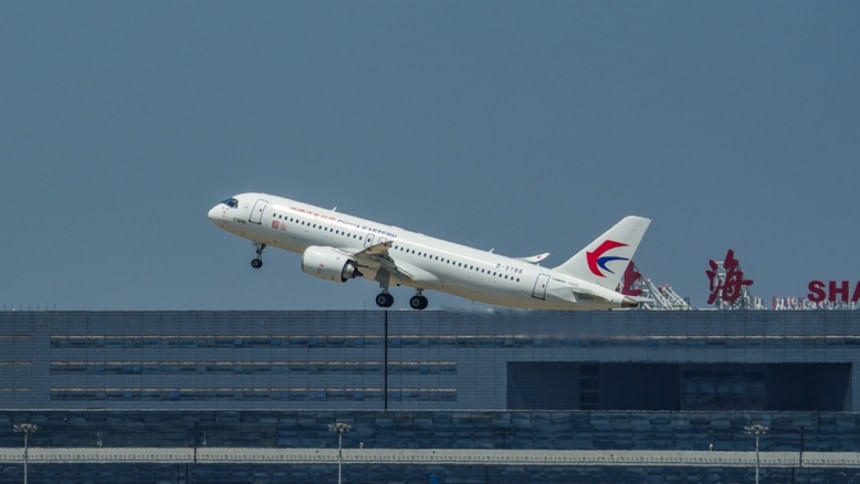 ১ মে চায়না ইস্টার্ন এয়ারলাইন্সের ফ্লাইটে প্রথমবারের মতো বাণিজ্যিকভাবে ব্যবহৃত হয়েছে কোমাক সি৯১৯ উড়োজাহাজ। ছবি: কোমাক ওয়েবসাইট ১ মে চায়না ইস্টার্ন এয়ারলাইন্সের ফ্লাইটে প্রথমবারের মতো বাণিজ্যিকভাবে ব্যবহৃত হয়েছে কোমাক সি৯১৯ উড়োজাহাজ। ছবি: কোমাক ওয়েবসাইট