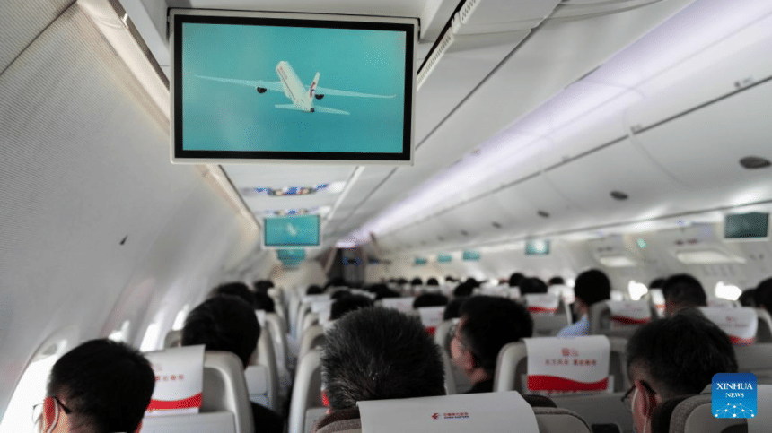 কোমাক সি৯১৯ উড়োজাহাজের ভেতরে। ছবি: কোমাক ওয়েবসাইট কোমাক সি৯১৯ উড়োজাহাজের ভেতরে। ছবি: কোমাক ওয়েবসাইট