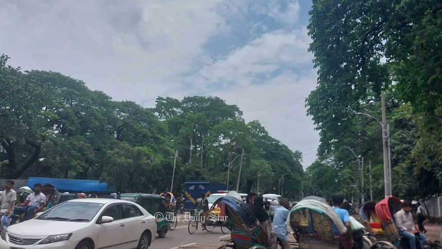 ঢাকায় আজ বৃষ্টির সম্ভাবনা কম, দিনের তাপমাত্রা বাড়তে পারে ঢাকায় আজ বৃষ্টির সম্ভাবনা কম, দিনের তাপমাত্রা বাড়তে পারে