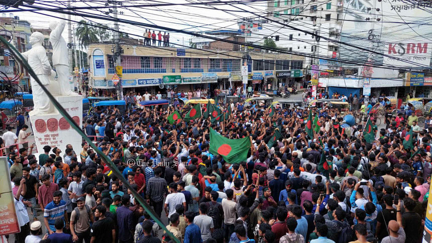 কুষ্টিয়ায় শিক্ষার্থীদের বিক্ষোভ কুষ্টিয়ায় শিক্ষার্থীদের বিক্ষোভ