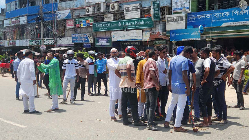 নাটোরে শিক্ষার্থীদের সঙ্গে ছাত্রলীগ ও পুলিশের ধাওয়া-পাল্টা ধাওয়া, আহত ৬ নাটোরে শিক্ষার্থীদের সঙ্গে ছাত্রলীগ ও পুলিশের ধাওয়া-পাল্টা ধাওয়া, আহত ৬