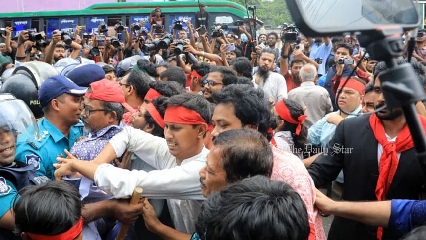 ‘ছাত্র-জনতার হত্যা’র প্রতিবাদে ঢাকায় সংস্কৃতিকর্মীদের গানের মিছিল ‘ছাত্র-জনতার হত্যা’র প্রতিবাদে ঢাকায় সংস্কৃতিকর্মীদের গানের মিছিল