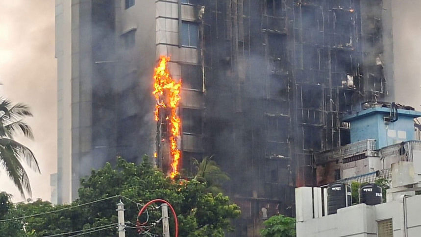যশোরে সাবেক এমপি শাহীন চাকলাদারের আবাসিক হোটেলে আগুন, নিহত ৮ যশোরে সাবেক এমপি শাহীন চাকলাদারের আবাসিক হোটেলে আগুন, নিহত ৮