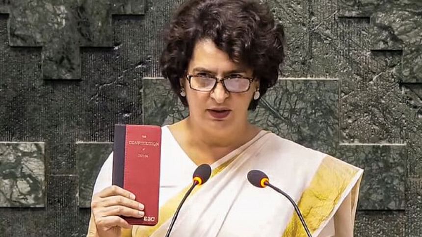 লোকসভায় শপথ নিচ্ছেন প্রিয়াঙ্কা গান্ধি। ছবি: স্টেটসম্যান