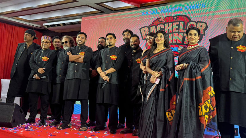 নতুন সিজনের মুক্তি উপলক্ষে আয়োজিত সংবাদ সম্মেলনে ব্যাচেলর পয়েন্টের অভিনয়শিল্পী ও কলাকুশলীরা উপস্থিত ছিলেন। ছবি: স্টার