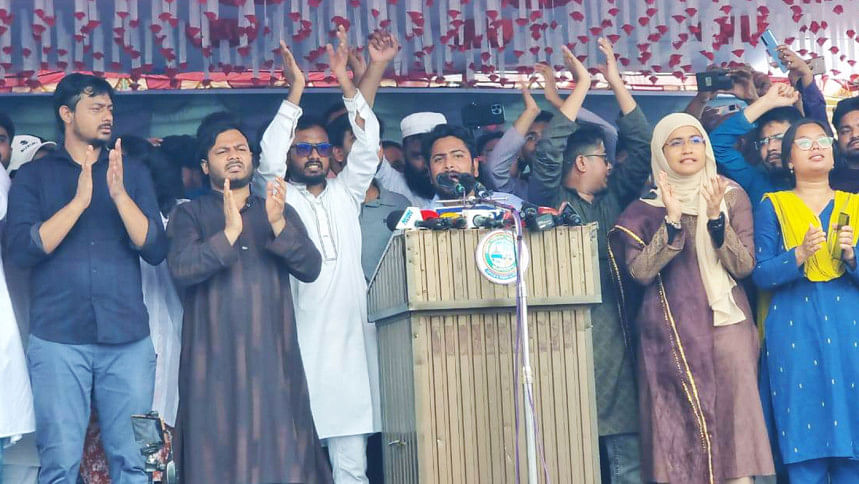 জামালপুরের ফৌজদারি মোড়ে পথসভায় কথা বলেন নাহিদ ইসলাম। ছবি: শহিদুল ইসলাম নিরব