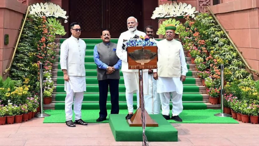 ভারতের নতুন পার্লামেন্ট ভবনের সামনে প্রধানমন্ত্রী মোদি ও অন্যান্যরা। ছবি: ডয়চে ভেলে